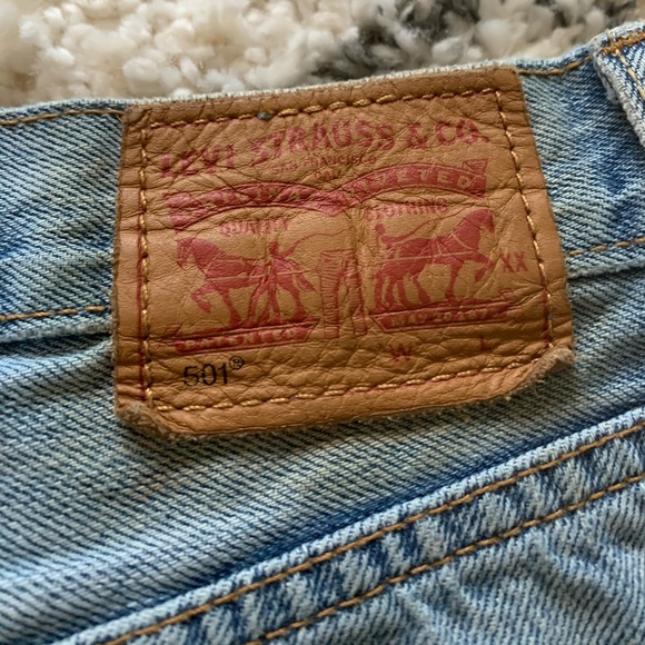 Levi’s Distressed Denim Shorts - Picture 4 of 8